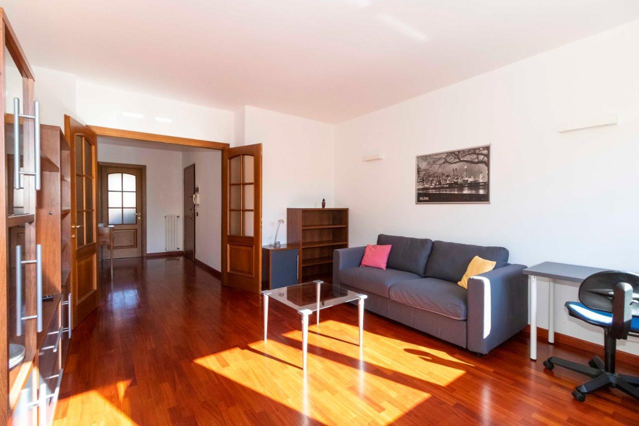 Ferienwohnung Cozy&Spacious Apt 2 Min Walk From The Tram Stop! Turin Exterior foto