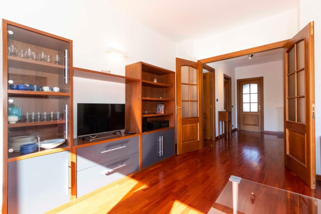 Ferienwohnung Cozy&Spacious Apt 2 Min Walk From The Tram Stop! Turin Exterior foto