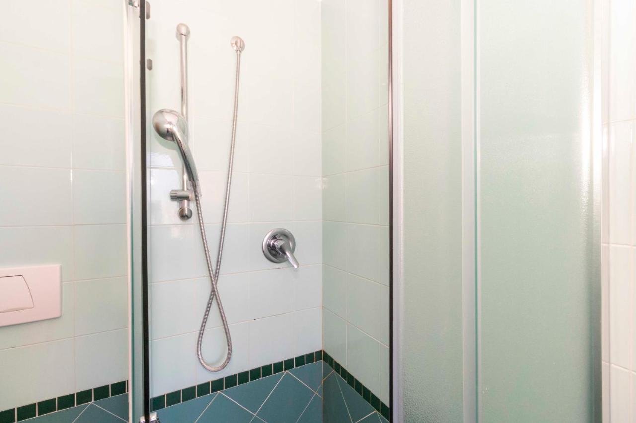 Ferienwohnung Cozy&Spacious Apt 2 Min Walk From The Tram Stop! Turin Exterior foto